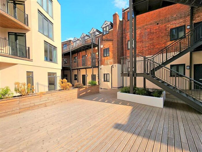 2 Bedroom Apartment To Rent In High Street, Reading, RG1