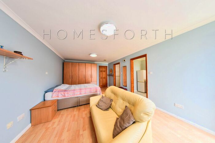 Studio To Rent In Roxeth Green Avenue, South Harrow, HA2