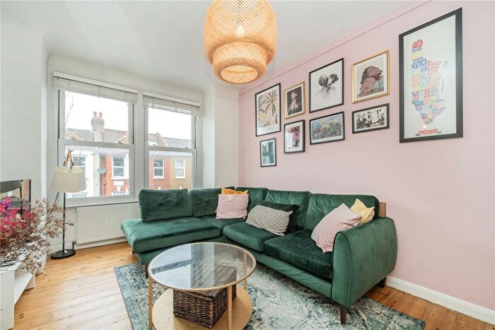 2 Bedroom Maisonette To Rent In Khartoum Road, London, SW17
