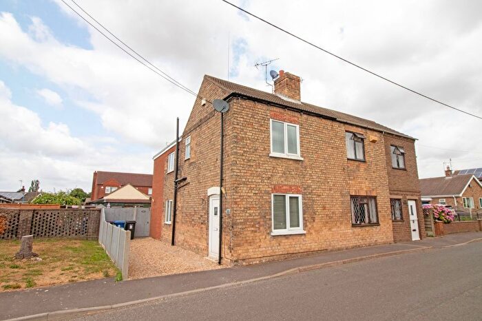 3 Bedroom Semi-Detached House For Sale In Back Street, East Stockwith, DN21