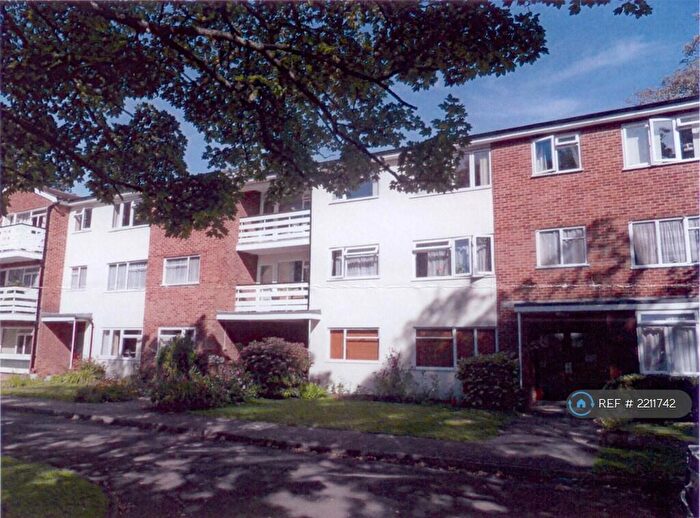 2 Bedroom Flat To Rent In Athelney Court, Bournemouth, BH1