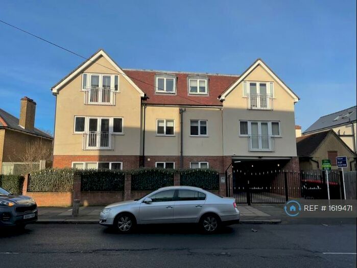 2 Bedroom Flat To Rent In Elma Court, Barnet, EN5