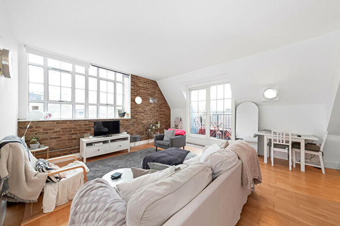 2 Bedroom Apartment To Rent In South City Court, Peckham Grove, London, SE15