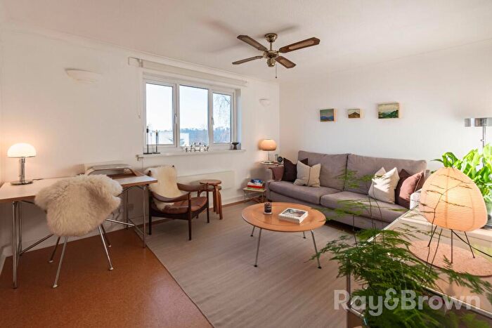 1 Bedroom Flat For Sale In Forest View, Cardiff, CF5