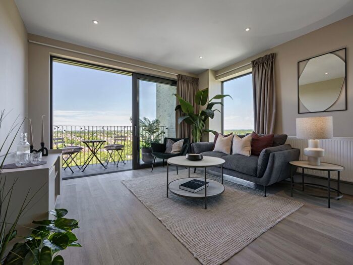 2 Bedroom Flat To Rent In Ascot Road, Watford, WD18