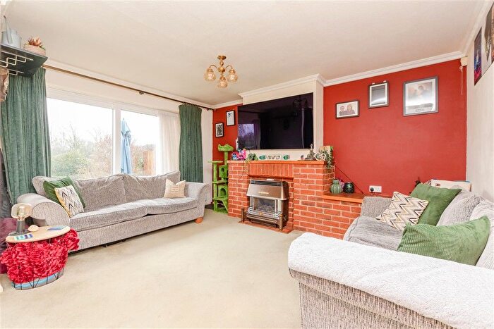 3 Bedroom Terraced House For Sale In Beacon Drive, Bean, Dartford, Kent, DA2