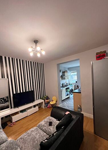 2 Bedroom Flat To Rent In Dersingham Avenue, E12