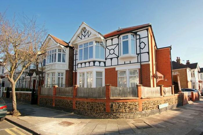 2 Bedroom Flat To Rent In Fordhook Avenue, Ealing, London, W5