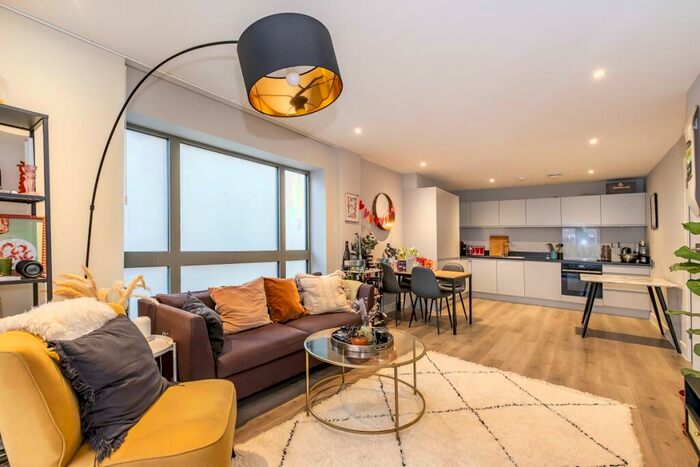 2 Bedroom Flat To Rent In Vauxhall Street London, SE11