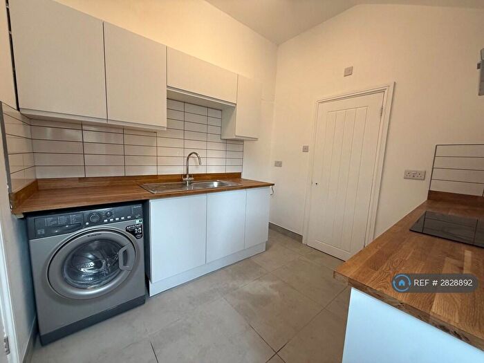 2 Bedroom Flat To Rent In Lewes Road, Brighton, BN2