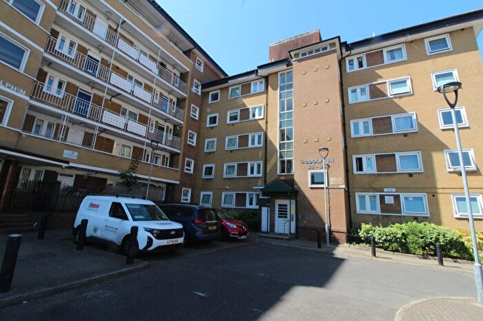 3 Bedroom Flat To Rent In Godolphin House, Tulse Hill, SW2