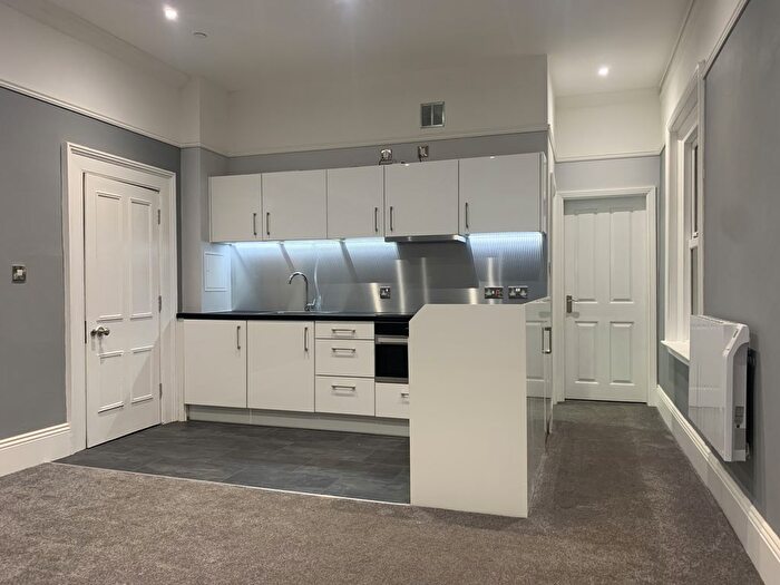 1 Bedroom Flat To Rent In Himley Road, Dudley, DY1