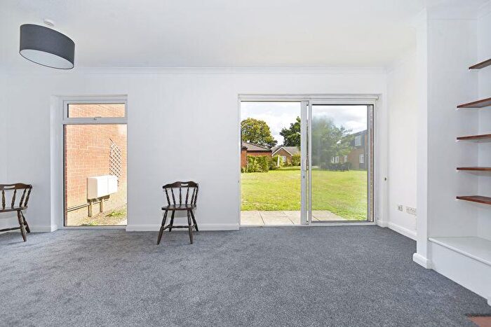1 Bedroom Flat For Sale In Hesketh Close, Cranleigh, GU6