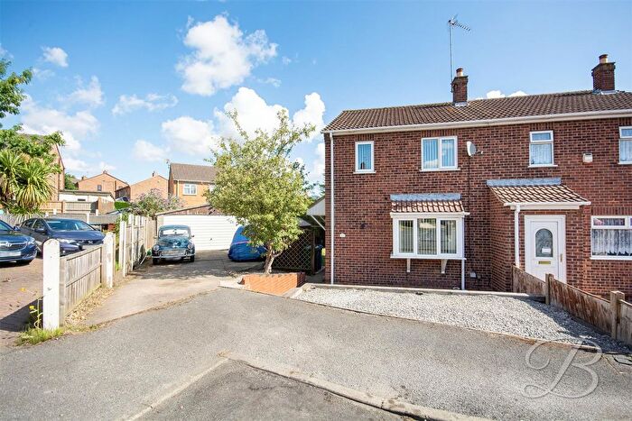 3 Bedroom Semi-Detached House For Sale In Winborne Close, Mansfield, NG19