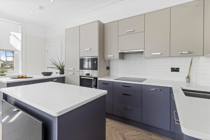 2 Bedroom Flat For Sale In Compton Street, Eastbourne, BN21