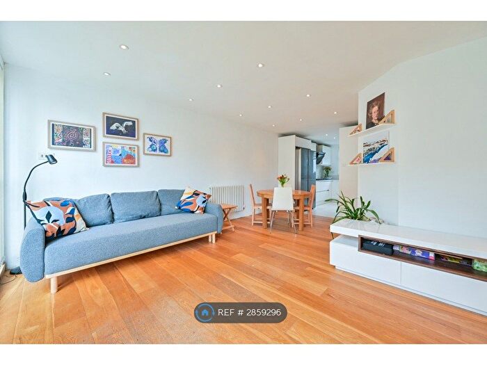 3 Bedroom Maisonette To Rent In Scotson House, London, SE11