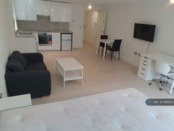 Studio To Rent In Clarendon Road, Leeds, LS2