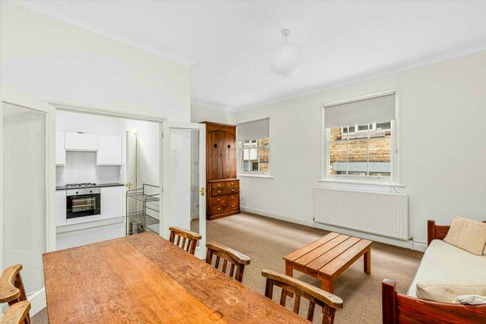 2 Bedroom Apartment To Rent In Hampton Court, Highbury Corner, N1