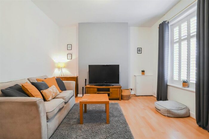 2 Bedroom Flat To Rent In Bacup Road, Waterfoot, Rossendale BB4