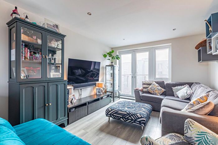 2 Bedroom Flat For Sale In Hawker Drive, Addlestone, Surrey, KT15