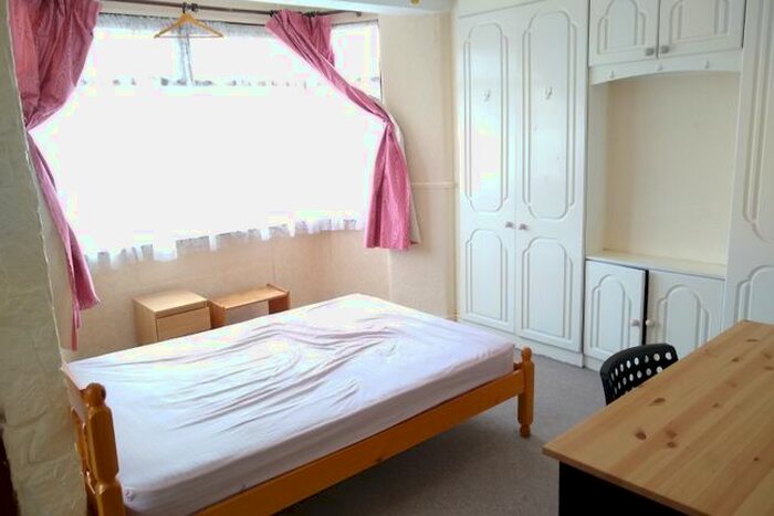 6 Bedroom Semi-Detached House To Rent In Wades Road, Filton, Bristol BS34