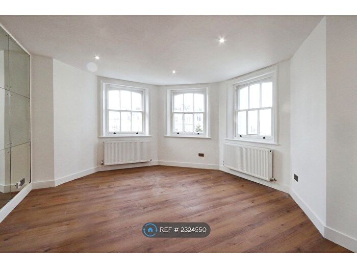 3 Bedroom Flat To Rent In Cornwall Gardens, London, SW7