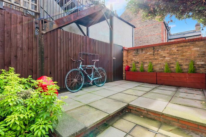 1 Bedroom Flat To Rent In Replingham Road, SW18