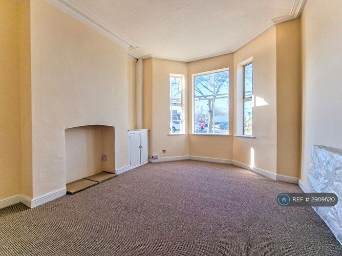 3 Bedroom Semi-Detached House To Rent In South Parade, Grantham, NG31