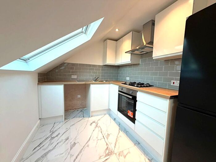 2 Bedroom Flat To Rent In Gambole Road, London, SW17