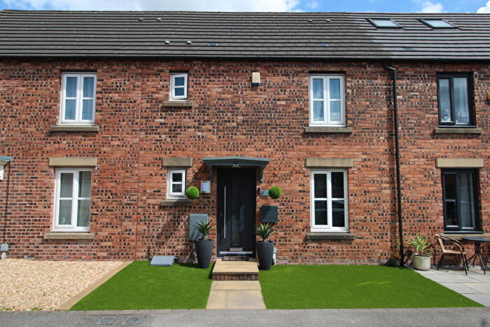 4 Bedroom Mews For Sale In Anderby Walk, Bolton, BL5