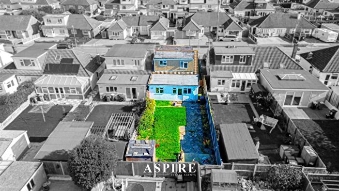 4 Bedroom Semi Detached House For Sale In Waltham Road, Rayleigh, SS6