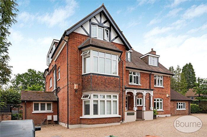 2 Bedroom Flat For Sale In Pembroke Road, Woking, Surrey, GU22