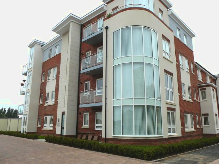 2 Bedroom Flat To Rent In Kingfisher Drive, Maidenhead, SL6
