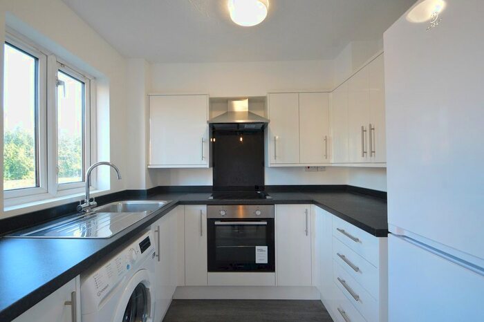 2 Bedroom Flat To Rent In Parry Drive, Weybridge KT13
