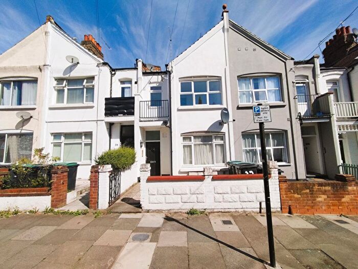 1 Bedroom Flat To Rent In Lascotts Road, Wood Green, N22