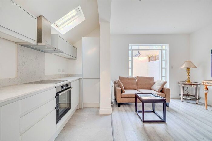 2 Bedroom Flat To Rent In Elbe Street, Sands End, SW6