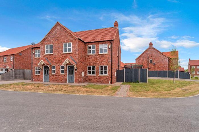 3 Bedroom Semi-Detached House For Sale In Runway Lane, Holton-Le-Clay, DN36