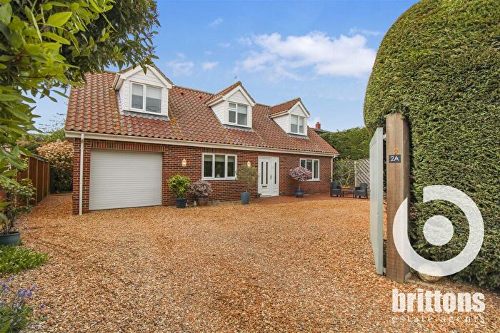 3 Bedroom Chalet For Sale In Church Farm Road, Heacham, King's Lynn, PE31