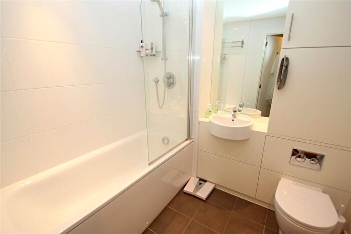 1 Bedroom Flat For Sale In Church Street East, Woking, Surrey, GU21