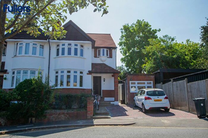 4 Bedroom Semi-Detached House To Rent In The Spinney, Southgate, Enfield, N21