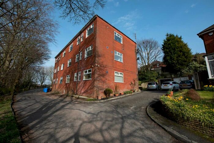 2 Bedroom Flat To Rent In Lowther Close, Manchester, M25