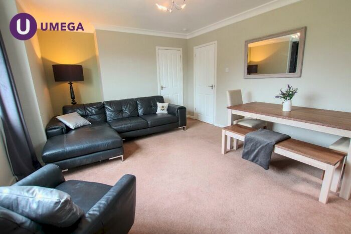 2 Bedroom Flat To Rent In Forrester Park Grove, Corstorphine, Edinburgh, EH12