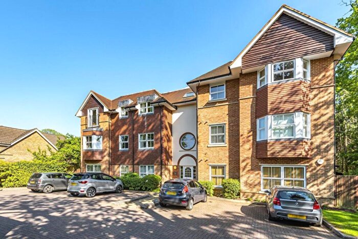 2 Bedroom Flat To Rent In Old Woking Road, West Byfleet, KT14