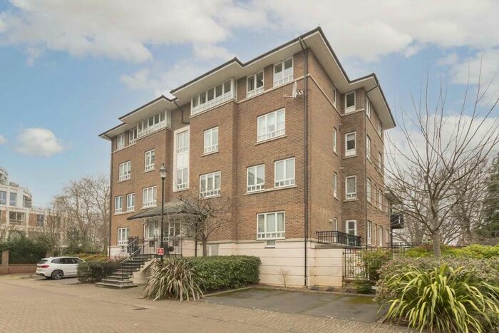2 Bedroom Flat To Rent In May Bate Avenue, Kingston Upon Thames, KT2