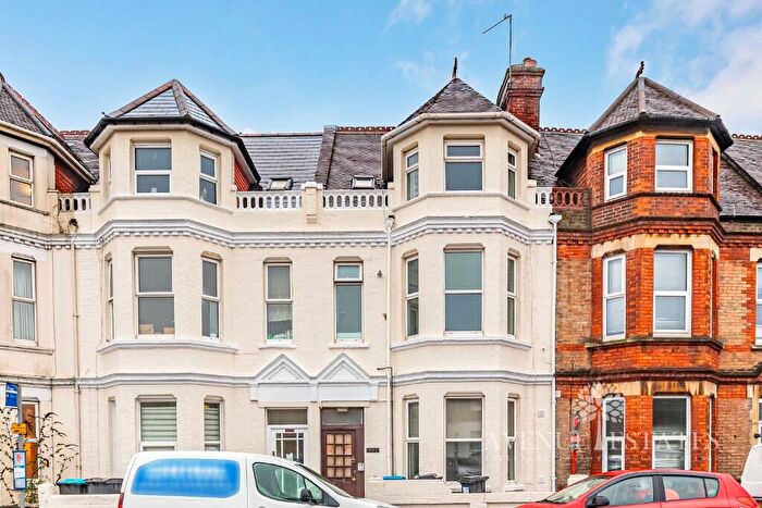 2 Bedroom Apartment For Sale In Holdenhurst Road, Bournemouth, Dorset, BH8