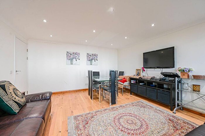 2 Bedroom Flat For Sale In Cromwell Road, Kensington, London, SW5