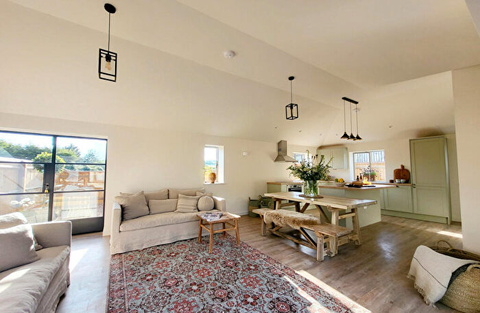 2 Bedroom Link Detached House For Sale In Honington Shipston-on-Stour, Warwickshire, CV36
