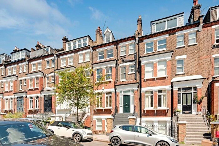 3 Bedroom Flat To Rent In Carlingford Road, Hampstead, London, NW3