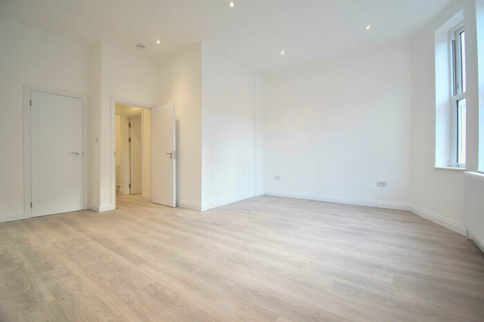 1 Bedroom Flat To Rent In Church Street, Enfield, Greater London, EN2