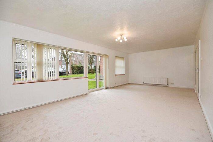 1 Bedroom Apartment For Sale In Hutton Road, Shenfield, Brentwood, CM15
